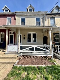 Building Photo - 821 5th St