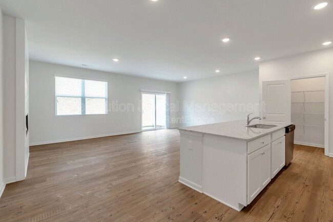 Building Photo - 101 Tumbling Waters Trl