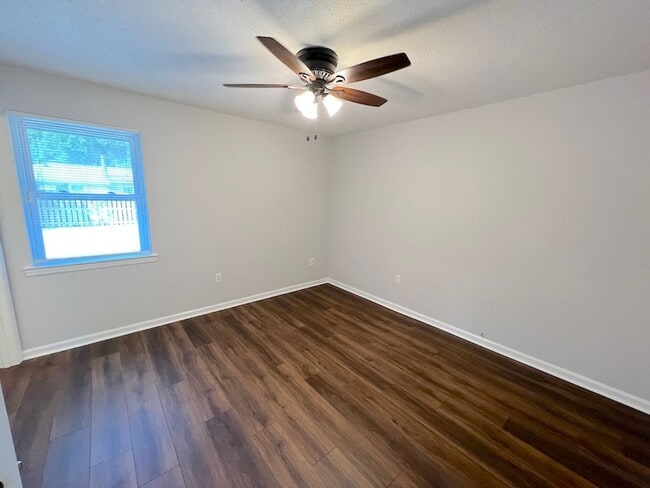 Building Photo - 3 BED | 2 BATH | SCREENED IN SUNROOM | SOUTHSIDE/VERNONBURG