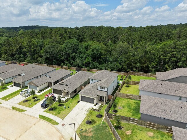 Building Photo - 18757 Timber Gln Dr