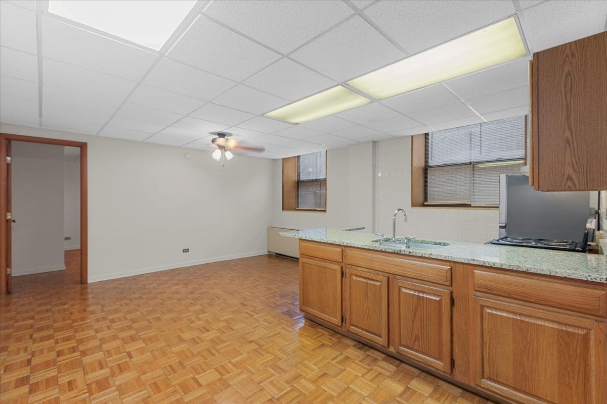 Building Photo - 620 W Belmont Ave