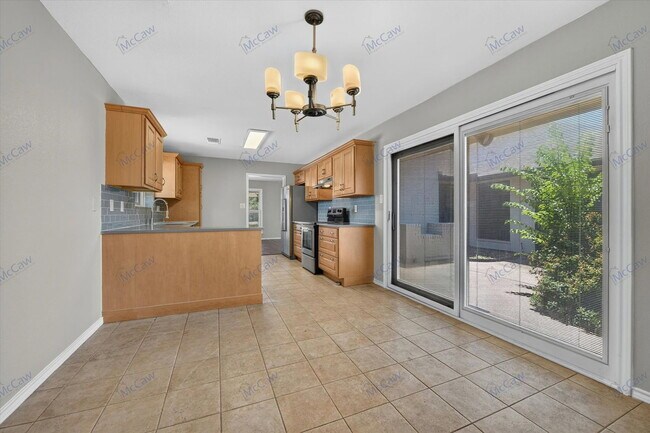 Building Photo - 4900 Ledgestone Dr