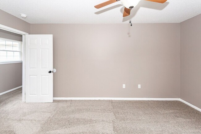 Building Photo - 5 Bedroom 2.5 Bath Home in St. James Estates - Goose Creek