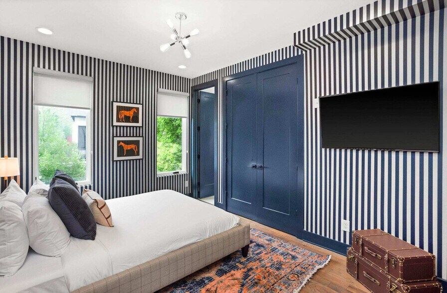 Building Photo - 776 E Argyle Ave