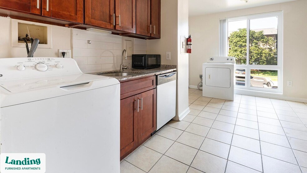 Building Photo - 6220 Springhill Dr