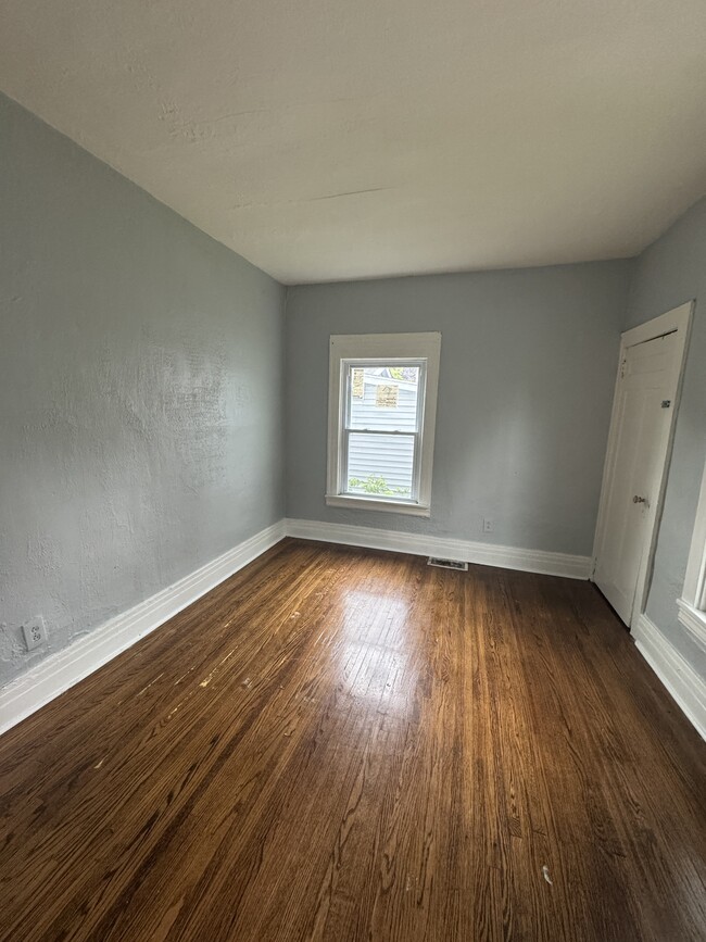 Building Photo - 180 Norran Dr