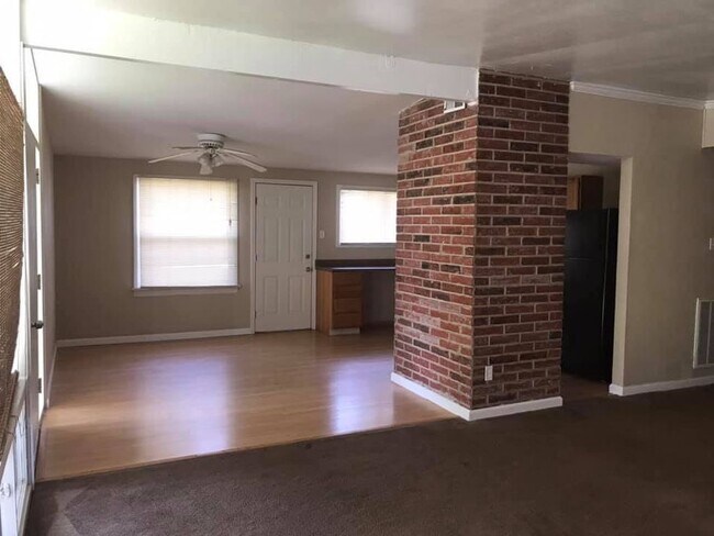 Building Photo - 775 Bobbins Ln