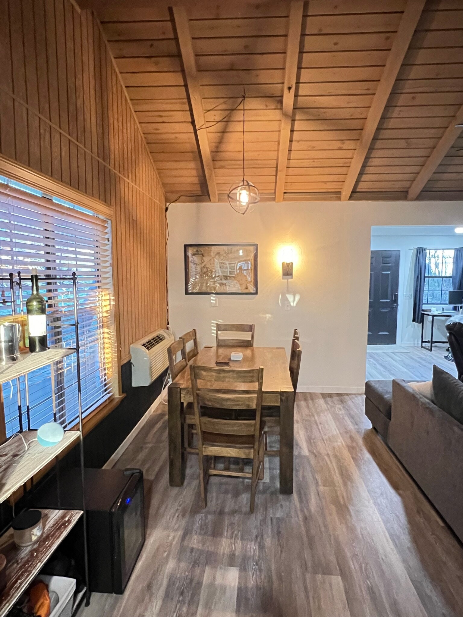Dining Area - 214 E Cleburn St