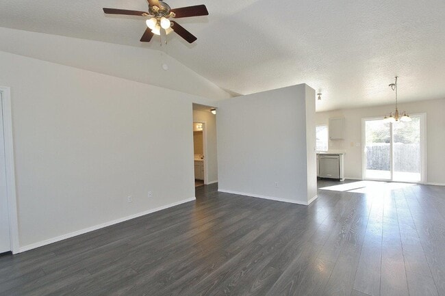 Building Photo - 725 E Wakely St