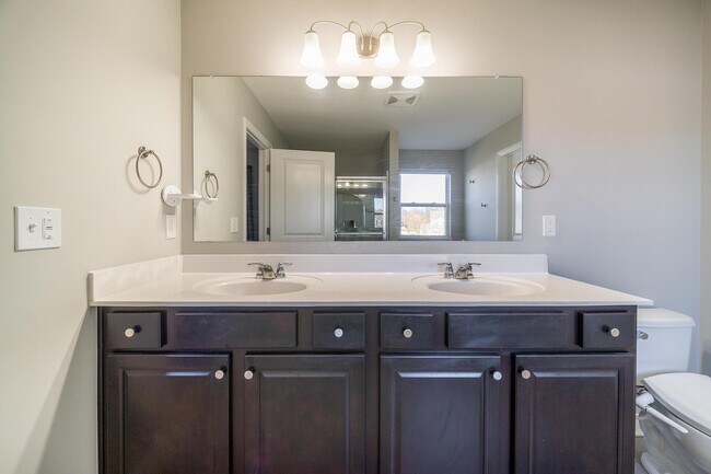 Building Photo - 4032 Stonehill Wy