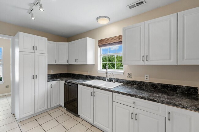 Building Photo - Spacious 3 Bedroom Home Near Downtown Greer with Large Backyard and 2-Car Garage.