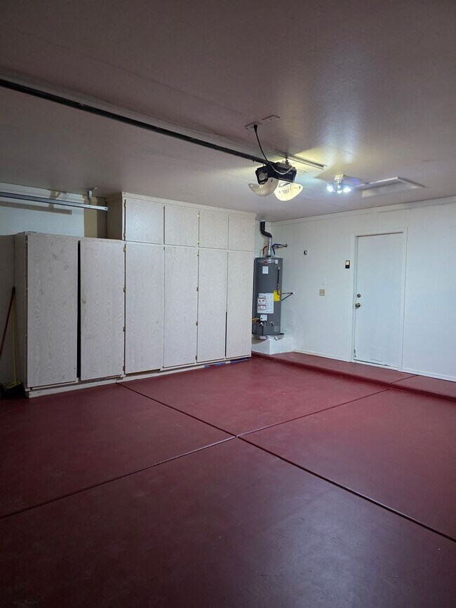 Building Photo - Beautiful 3BR 2BA Home w/ Private Pool • Pool + Covered Patio • Attached Garage in Phoenix