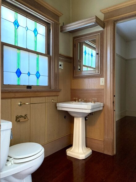 Bathroom 1 with stain-glass window - 264 N 13th St
