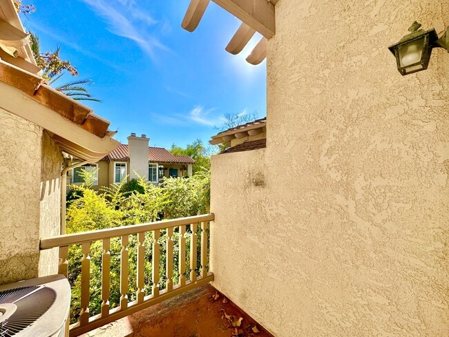 Building Photo - Beautiful Upstairs Condo Unit in the Priva...