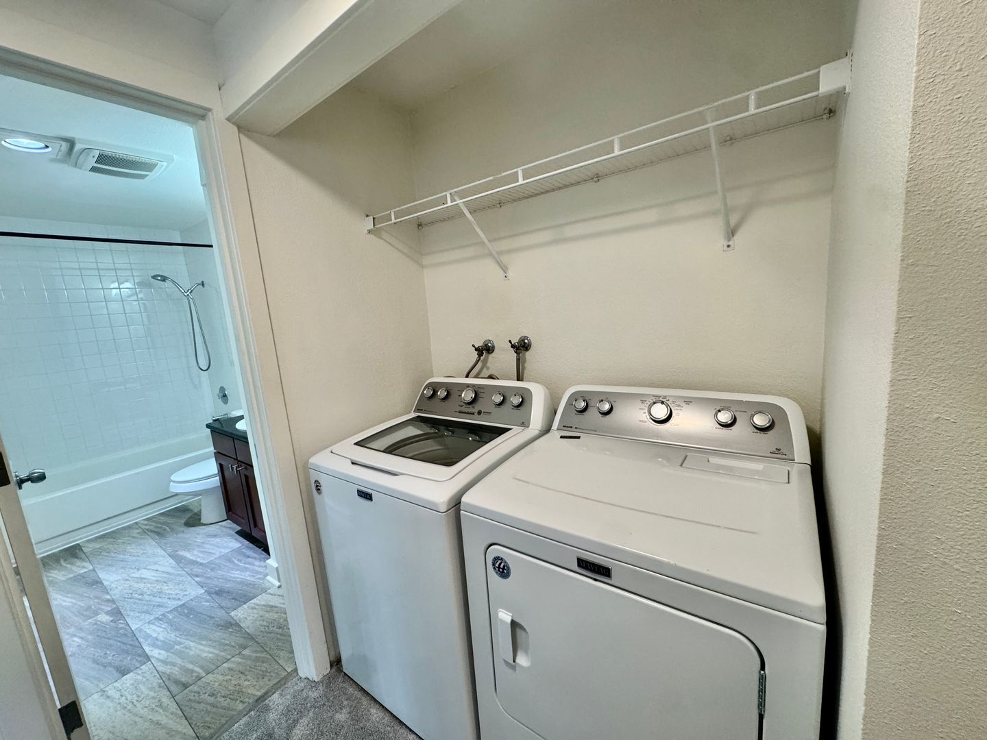 Building Photo - Redmond Townhouse