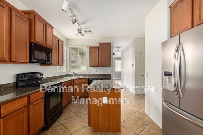 Building Photo - 4262 E Carla Vista Dr