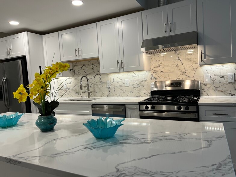 Kitchen with large island - 8145 Mount Vernon Hwy