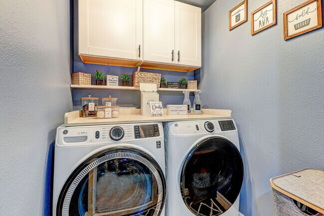 Building Photo - 12910 Utopia Gdns Wy