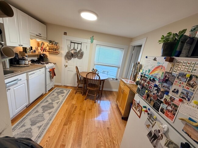 Building Photo - 8 Roberts St