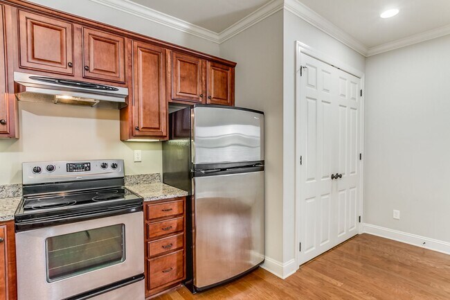 Building Photo - Abingdon Court