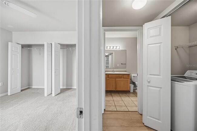 Building Photo - 1025 Villagio Cir