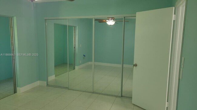 Building Photo - 202 Canterbury I