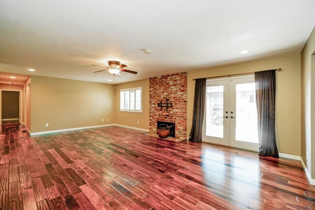 Building Photo - Charming Lincoln Village West 3BD Home with Spacious Corner Lot