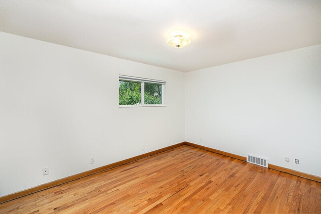 Building Photo - 723 N 81st St