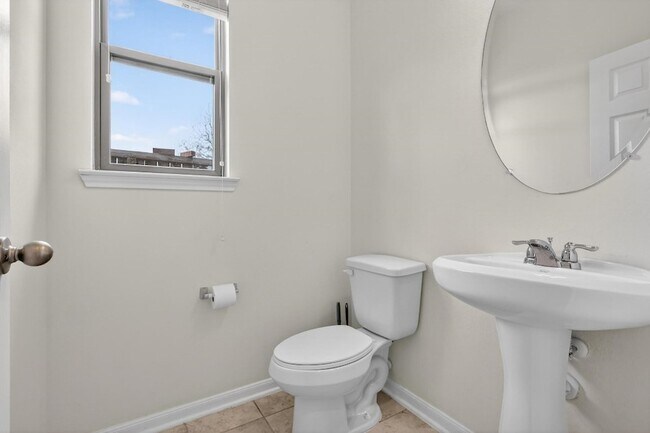 Building Photo - 3322 Nila Crk Dr