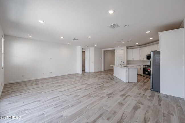 Building Photo - 7682 W Jackrabbit Ln