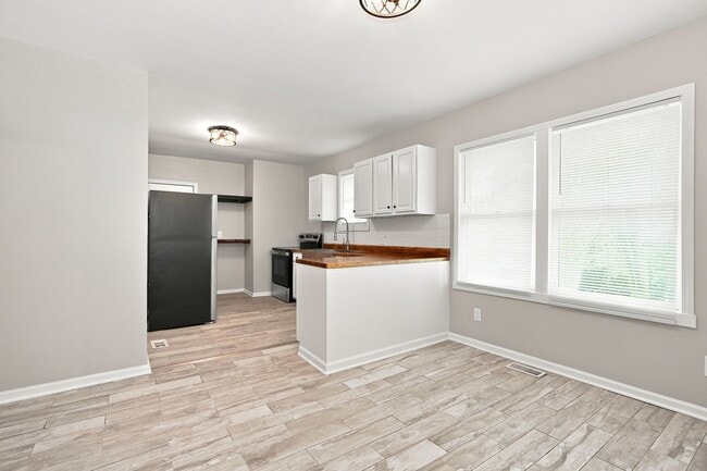 Building Photo - 846-848 Reinhard Ave