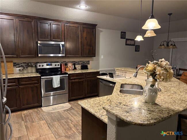 Building Photo - 8205 Salt Mill Hollow Dr