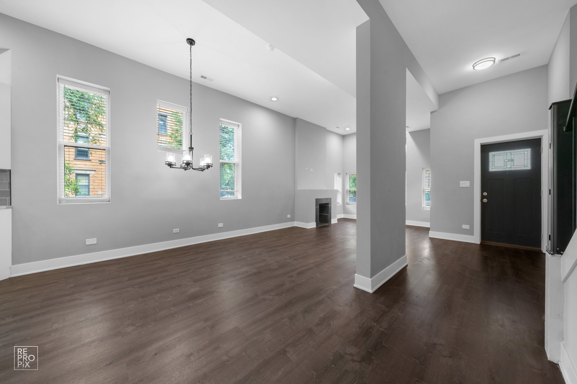 Building Photo - 700 S Loomis St