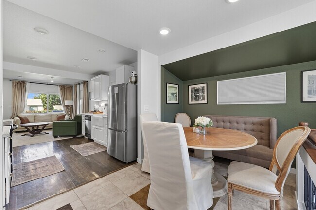 Building Photo - 1119 Prosser Ave