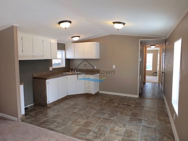 Building Photo - Beautiful & Clean 2 Bed 1 Bath Manufacture...