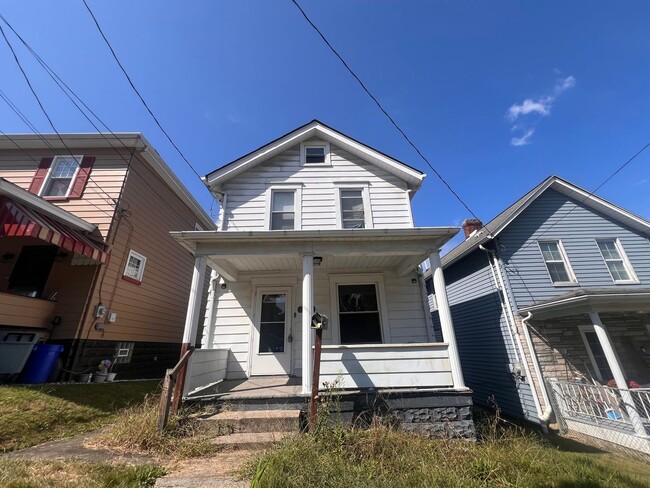 Building Photo - Monessen - 2 bed 1 bath - cozy home for rent