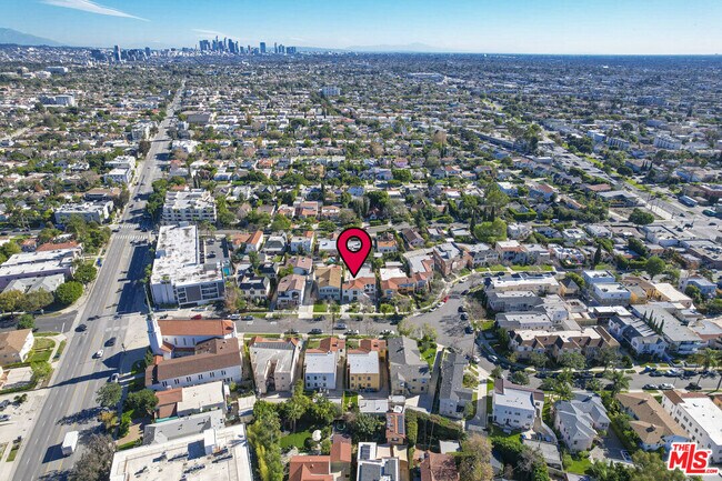 Building Photo - 1032 Masselin Ave