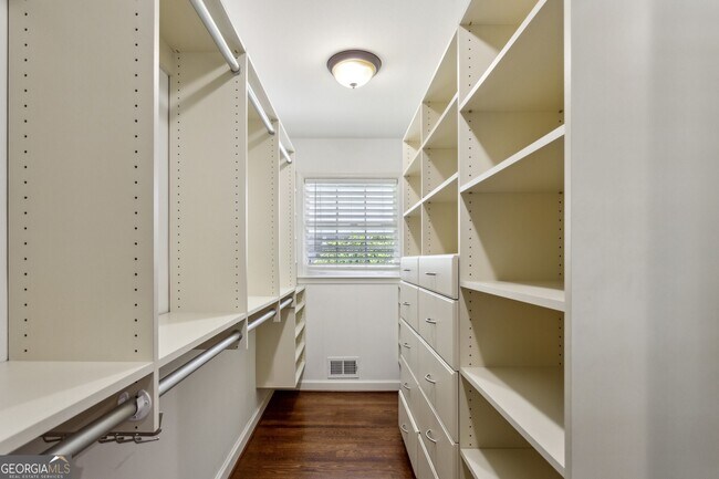 Building Photo - 4708 Tall Pines Dr NW