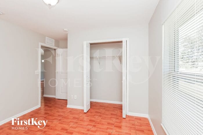 Building Photo - 517 NE 15th Terrace