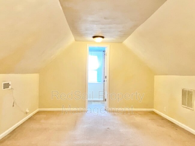 Building Photo - 3524 Bapaume Ave