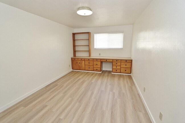 Building Photo - 1407 Ellis Ave