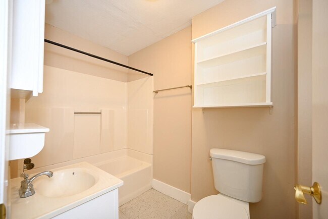 Building Photo - 6 Beacon St