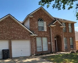 Building Photo - 6411 Clear Pool Dr