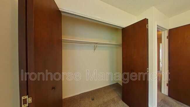 Building Photo - 515 S 15th Ave