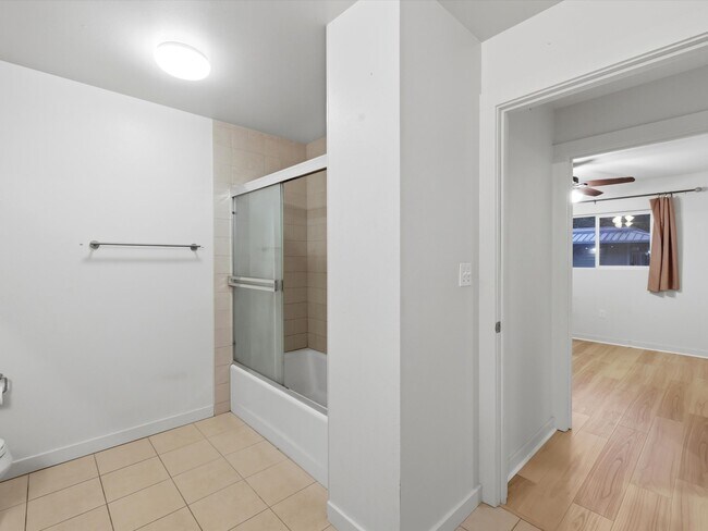 Building Photo - 95-060 Waikalani Dr