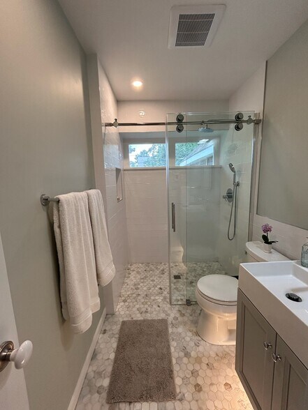 Primary Bathroom - 6621 Cavalier Dr
