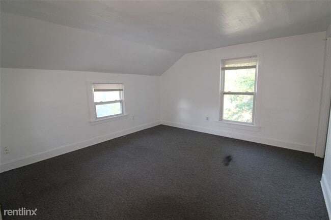 Building Photo - 809 S Division St