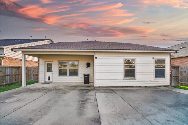 Building Photo - 15206 Bartlett Landing Dr