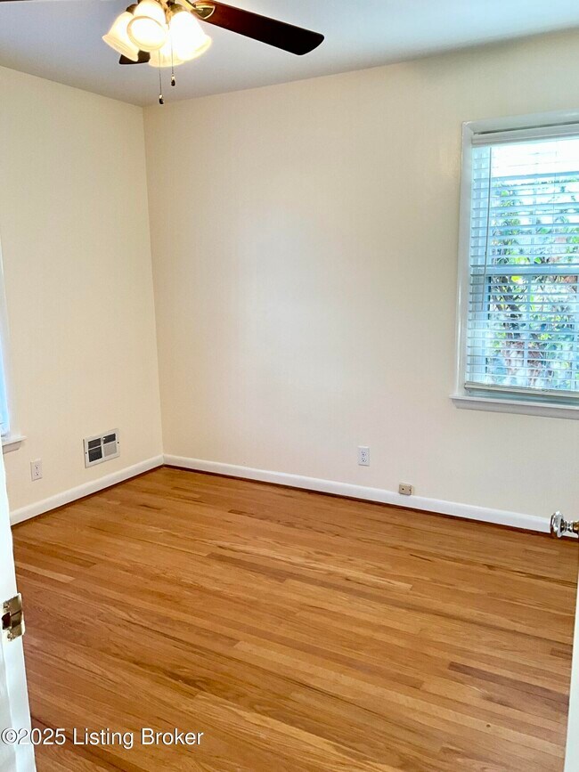 Building Photo - 7913 Greenway Dr