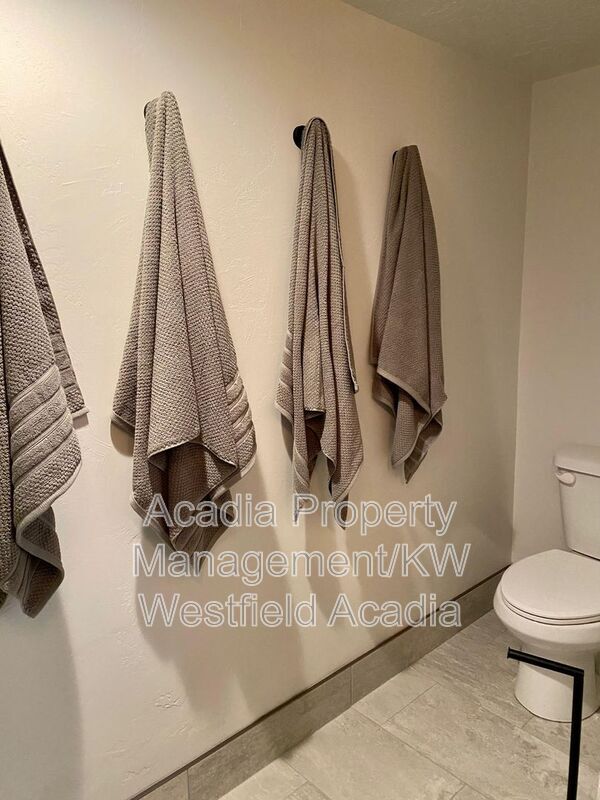 Building Photo - 20 Freedom Blvd 200 W